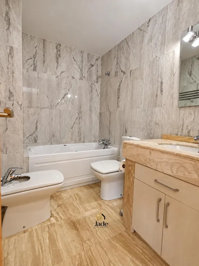 AMPLIO PISO SIN AMUEBLAR EN PLENO CENTRO – 3 DORMITORIOS Y 2 BAÑOS — 8