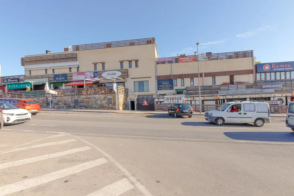 SE ALQUILA GARAJE - TRASTERO CERRADO PARA 2 COCHES DE 28 M2 EN ORIHUELA COSTA (LOS DOLSES) CENTRO COMERCIAL LA FUENTE