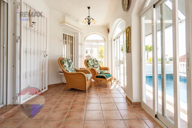 VILLA INDEPENDIENTE CON PISCINA, GRANDES TERRAZAS Y VISTAS AL MAR EN BENAJARAFE — 47