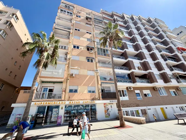 Piso en venta en Calle Las Conchas – El Zapillo-Almería. Primera línea de playa con dos terrazas y vistas al mar — 8