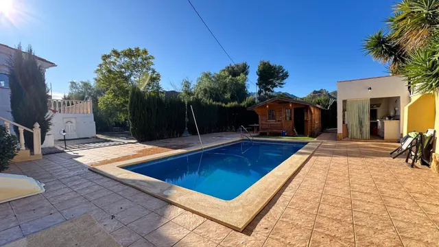 Exclusiva Casa Reformada con Piscina Privada y Parcela de 7.000 m2 en Blanca, Murcia — 37