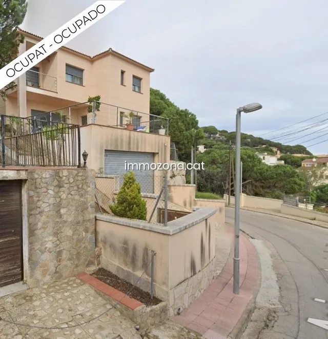 CASA OCUPADA DE 190M2, 4 habitaciones, 3 BAÑOS EN AV. FLORAD