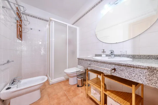Villa con piscina y vistas despejadas a hacia el paisaje volcanico — 22