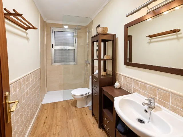 Piso 3 dormitorios con patio, suite y 2 plazas de garajes en Telde — 8