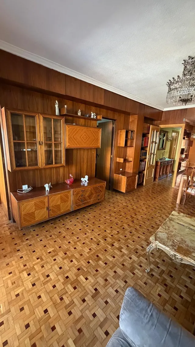 Oportunidad en calle alcala, piso de 3 dormitorios, 2 salones, 2 baños, terraza y ascensor. — 12