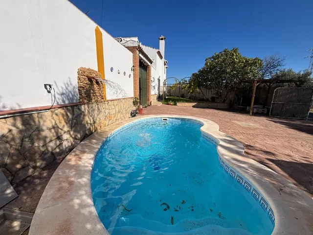 Chalet 5 habitaciones 250m² en venta - Polígono - Alrededore