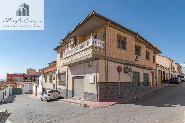 Gran Casa en Esquina en Atarfe – 4 Dormitorios, Piscina, Gar - foto 3