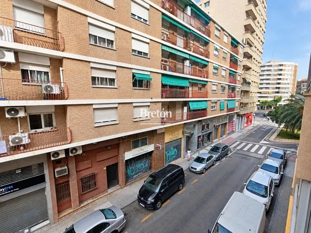Interesante piso con plaza de garaje y trastero junto a Avenida Goya. — 19