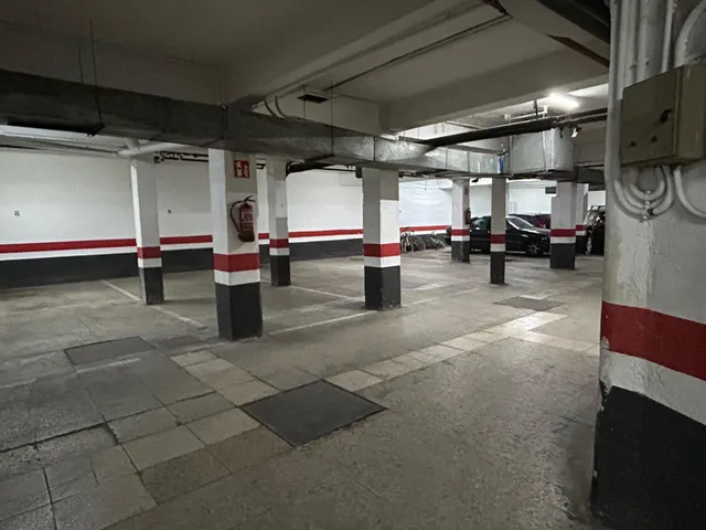 Plaza de Garaje de Sanchez Barcaiztegui — 2
