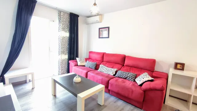 Vivienda tres dormitorios y aparcamiento en alquiler, Málaga - Centro — 35