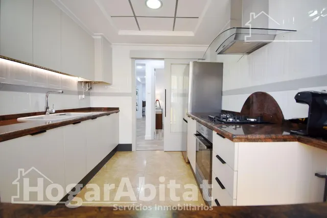 ¡ESPECTACULAR, A ESTRENAR! ESQUINERO Y ACOGEDOR CON BALCÓN — 11