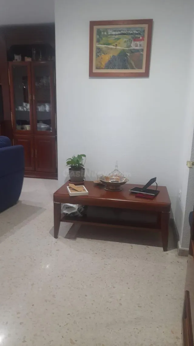PISO CON ASCENSOR, GARAJE Y TRASTERO EN AVDA. LIBIA!! - foto 3