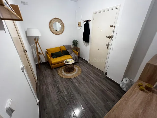 Bonito estudio - despacho amueblado, en finca con ascensor. - foto 5