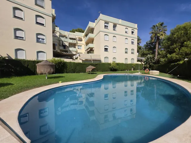 Piso reformado de 3 dormitorios con garaje y piscina en El Pinar, Torremolinos — 10