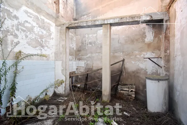 ¡Hazla a tu gusto! Casa amplia y luminosa de tres alturas para reformar, cerca del ayuntamiento — 13