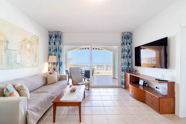 Exclusivo apartamento con amplia terraza y vistas al mar en Loma Verde — 2