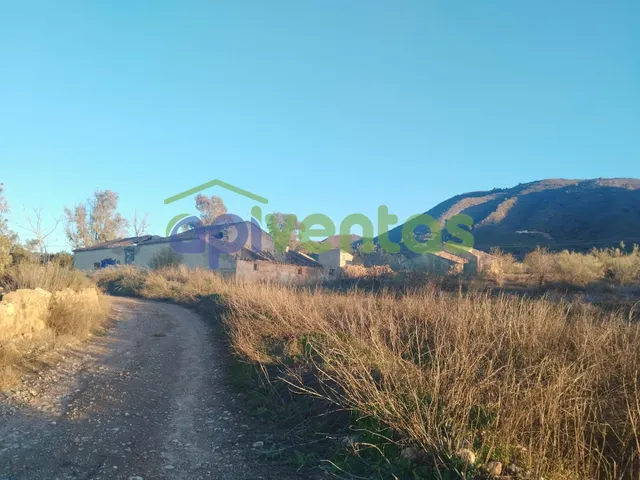 Casa de piedra con 61 hectáreas de terreno — 8