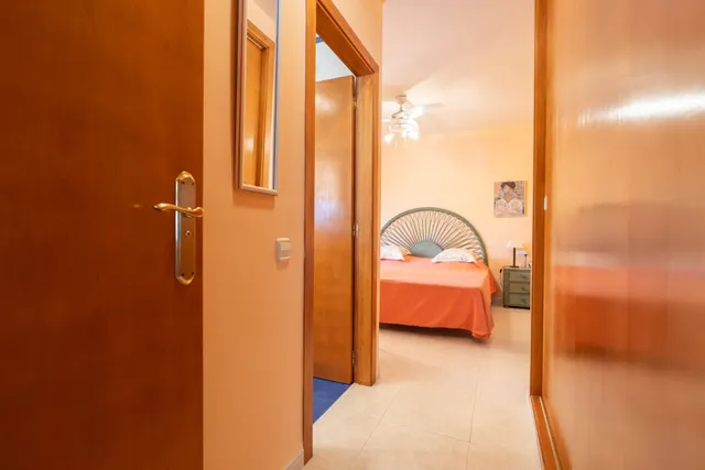 Casa en Riumar con parcela de 600 m2, piscina, garaje, jardín y parking para dos coches — 13