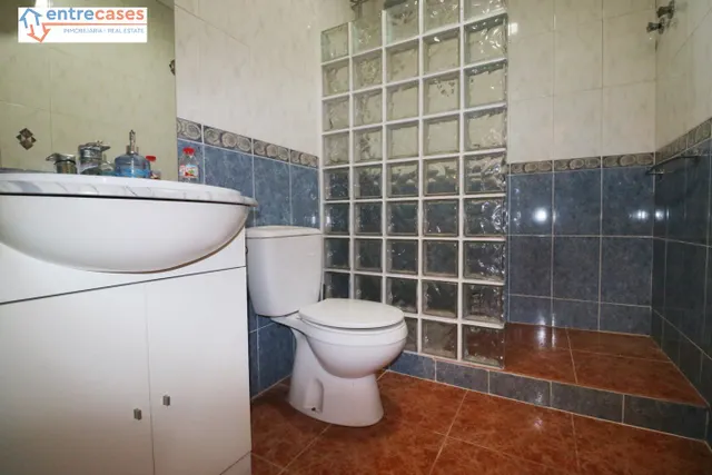 CONSTRUCCIÓN HABILITADA COMO LOCAL COMERCIAL — 28