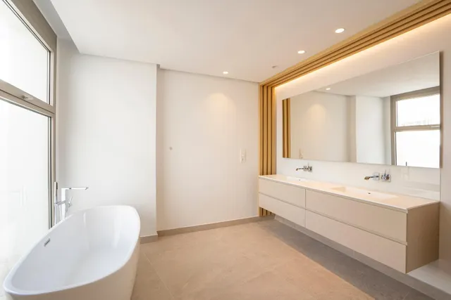 Espectacular Ático de Lujo con solarium, piscina privada y vistas al mar. 4 dormitorios y 4 baños. Benahavis — 33