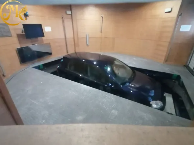 PLENO CENTRO, ZONA GUEVARA. APARCAMIENTO AUTOMÁTICO. — 6