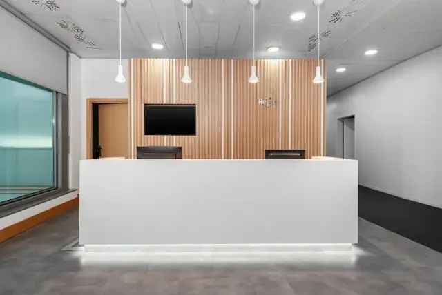 Centro de negocios con espacios y despachos en alquiler - foto 2