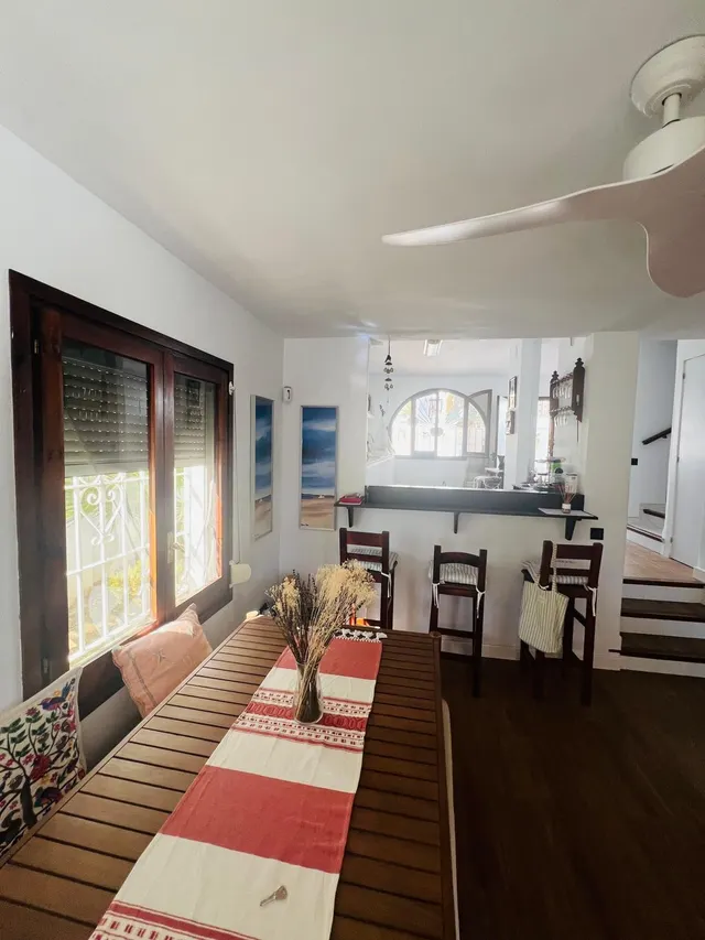 PAREADO EN VENTA EN LA COLINA A UN PASO DE LA PLAYA. — 20