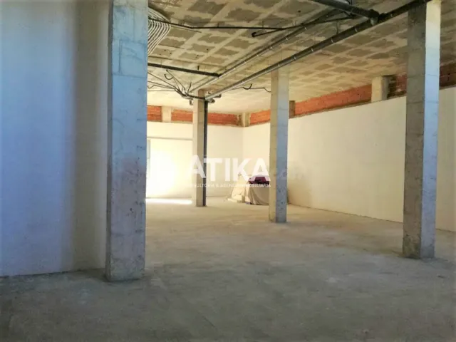 LOCAL COMERCIAL EN ZONA LLOMBO SITUADO EN AMPLIA AVENIDA.