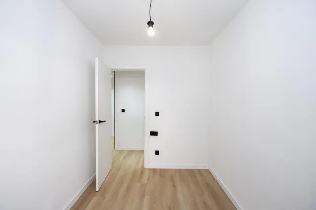 Planta baja con terraza privada, 3 dormitorios, 2 baños y garaje — 16