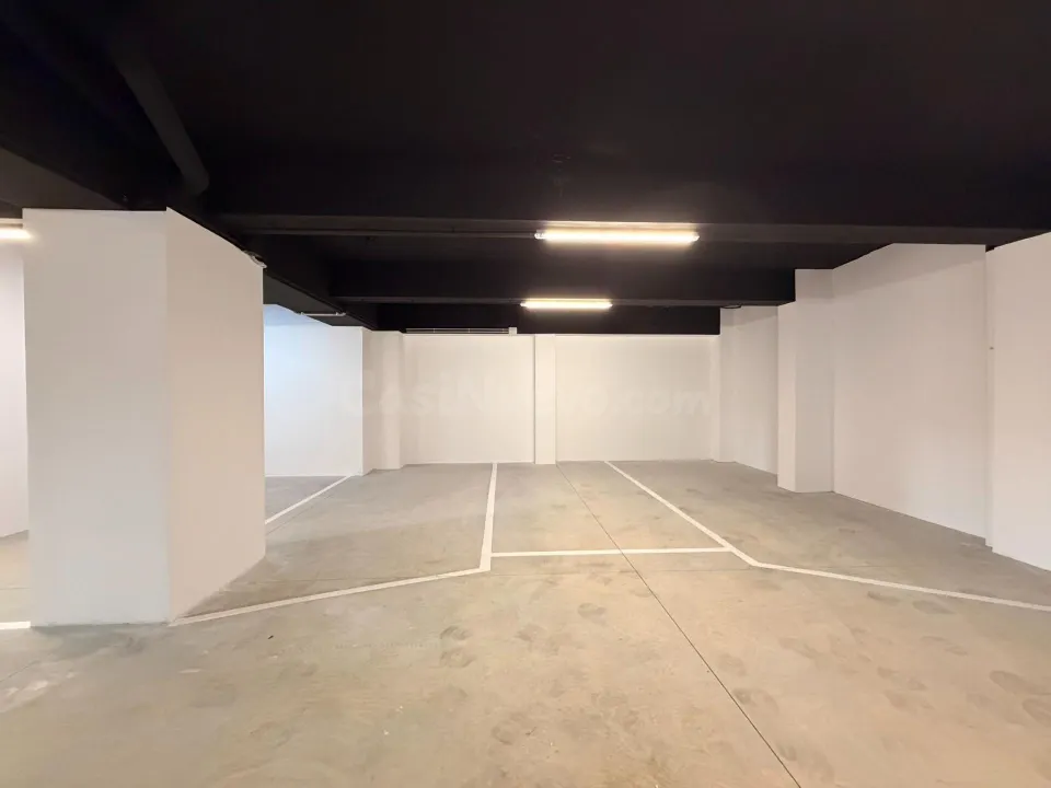 Plaza de parking junto a parque Sama a 5 min. estación