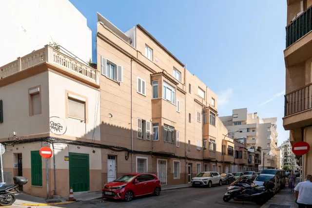 Planta baja reformada con terraza junto a Plaza España, Palma — 20