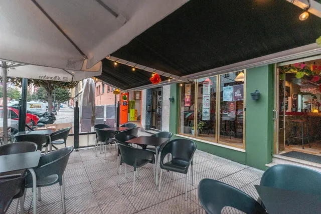 Oportunidad de Traspaso: Bar Restaurante en Funcionamiento en Oviedo — 30