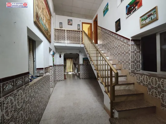 AMPLIA VIVIENDA DE DOS PLANTAS CON 151 METROS DE PARCELA Y 1 - foto 4