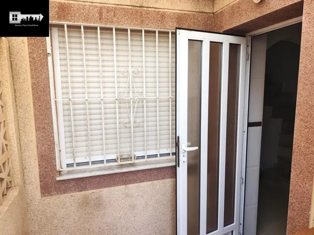 Bungalow pareado con dos terraza, solárium y sótano en Gran Alacant. — 17