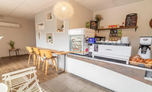 Local comercial con mucha visibilidad — 8