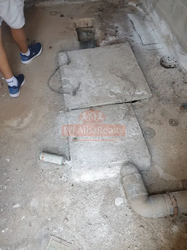 Se vende terreno en la carretera de Ayora con dos naves — 30