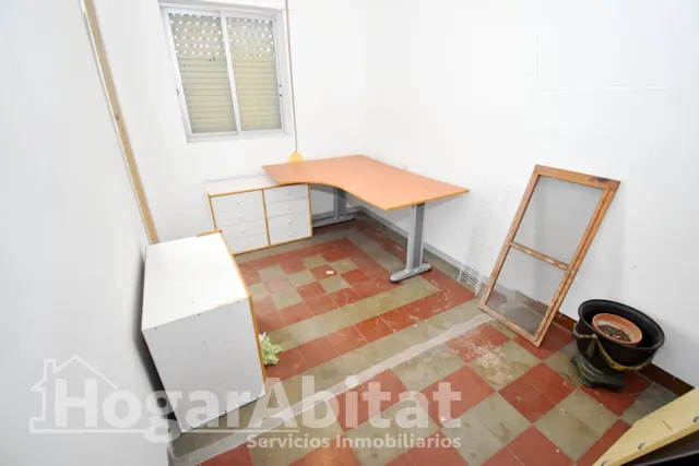 ¡OPORTUNIDAD DE INVERSIÓN! CASA CON BALCÓN Y PATIO EN EL CENTRO — 25