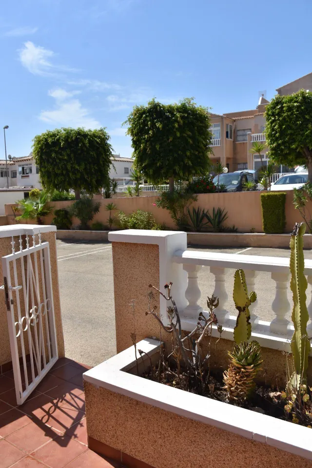 Fantastico adosado con plaza de garaje, trastero y piscina comunitaria — 49