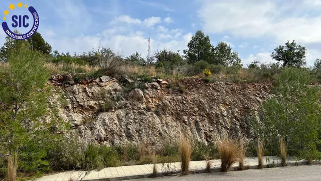 EXCELENTE PARCELA URBANA CON VISTAS DESPEJADAS Y BASTANTE PL - foto 3