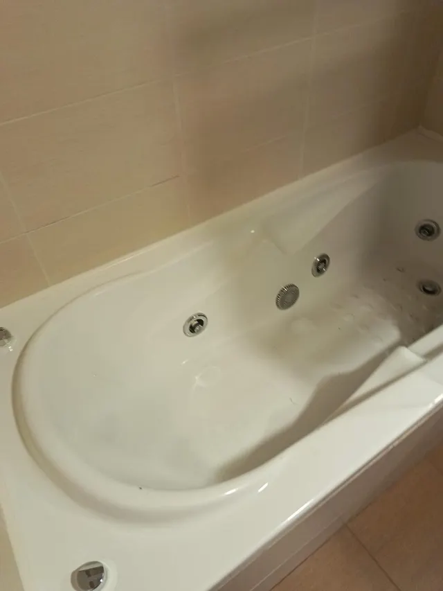 V.P.O.  CON 2 GARAJES Y TRASTERO EN URBANIZACIÓN CON PISCINA — 36