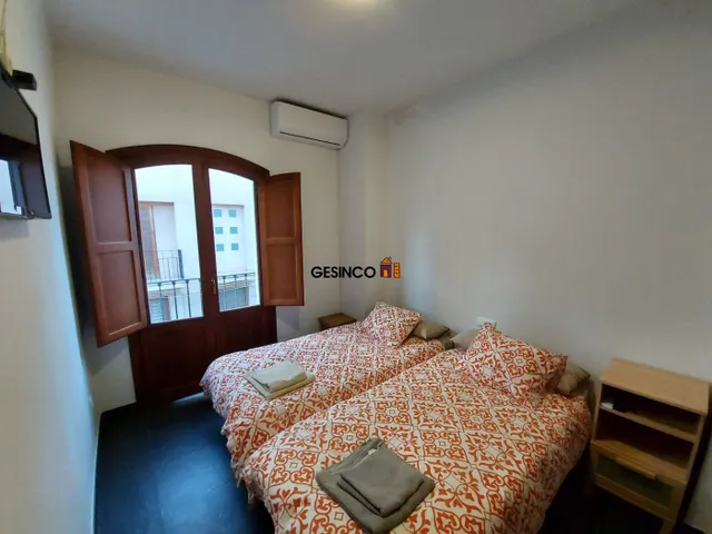 ENCANTADORA CASA REFORMADA, EN CASCO ANTIGUO — 8