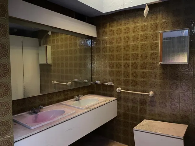 LOCAL CÉNTRICO LAZURTEGUI INVERSION (Se vende con inquilino) — 12