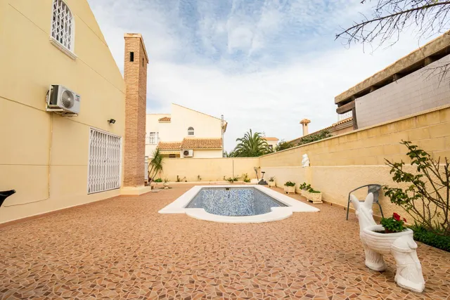 Chalet independiente a la venta en Playa Flamenca — 10