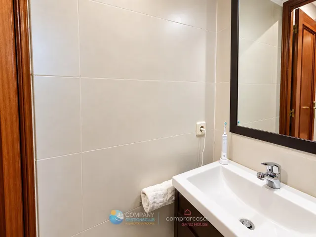 Piso con gran patio privado, terraza, parking y trastero en Tossa de Mar — 25