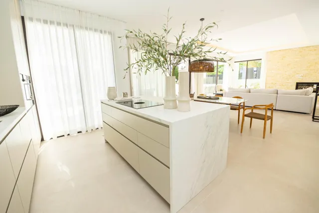 DOS ESPECTACULARES VILLAS RECIÉN TERMINADAS EN EL CENTRO DE MARBELLA — 9