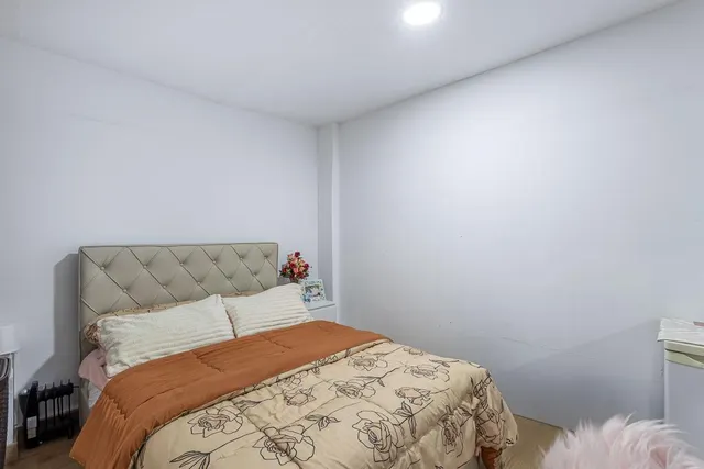 Local adaptado a vivienda en el Zaidin. — 10