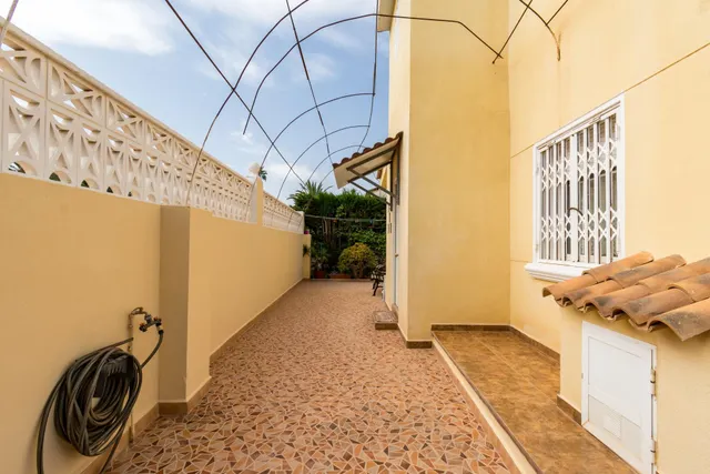 Chalet independiente a la venta en Playa Flamenca — 13