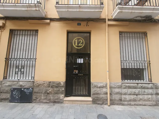Edificio en el centro de Alicante con 8 viviendas alquiladas - foto 2