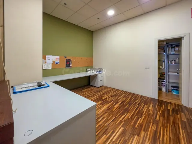 ? Amplio Local Esquinero de 300 m2 en Excelente Estado en La Nova Balàfia — 23