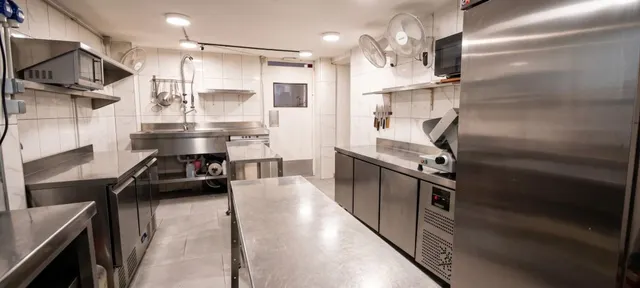 OPORTUNIDAD ÚNICA: Traspaso de Restaurante Emblemático en Pleno Rendimiento – Eixample, Tarragona - NUEVA REMODELACION Y DISEÑO — 16